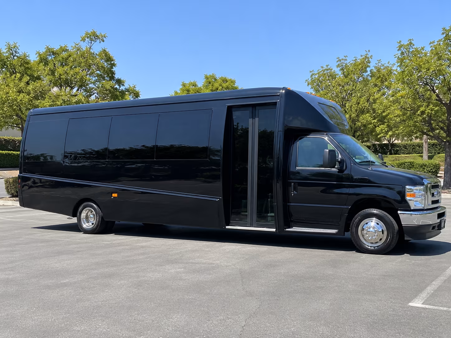 minibus rentals for smaller prom groups heading out from menifee